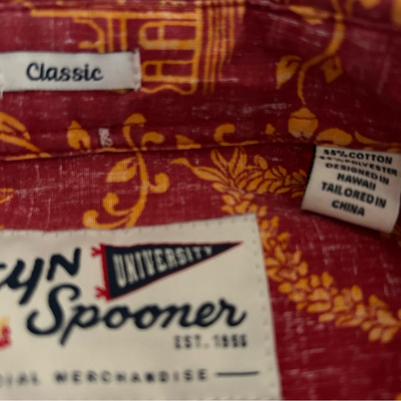 USC alumni Hawaiian shirt featuring school mascot and sights - Picture 5 of 8
